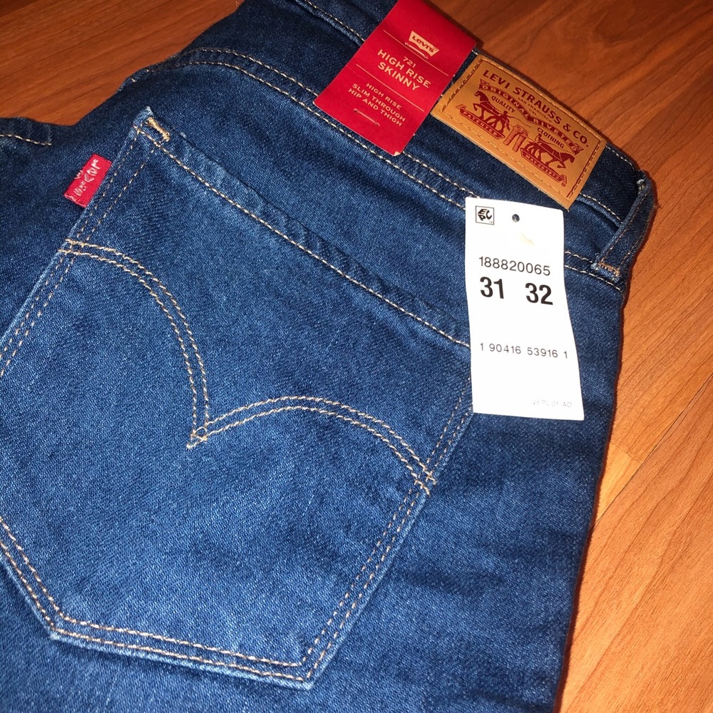 Levi High Rise Skinny Jeans - Picture 2 of 2